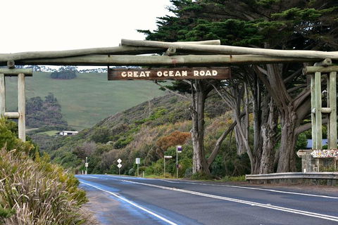 Small-Group Great Ocean Road And Twelve Apostles Full-Day Tour - Sydney 4u 0