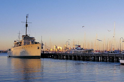 Melbourne City And Williamstown Ferry Cruise - Sydney 4u 4