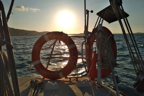 Townsville Small Group Early Morning Sailing Cruise Boat Tour Charter Hire - Sydney 4u 0