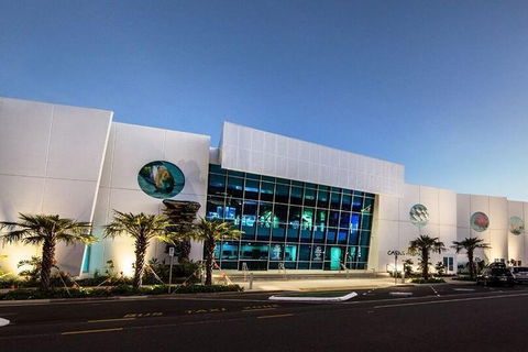 Cairns Aquarium Family Ticket - Sydney 4u 2