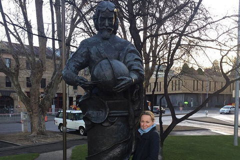 2-Hour Small-Group Walking Tour Of Hobart - Sydney 4u 1