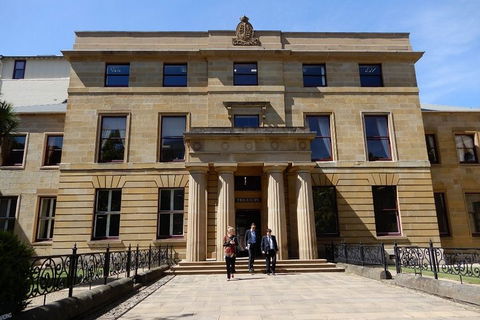 2-Hour Small-Group Walking Tour Of Hobart - Sydney 4u 2