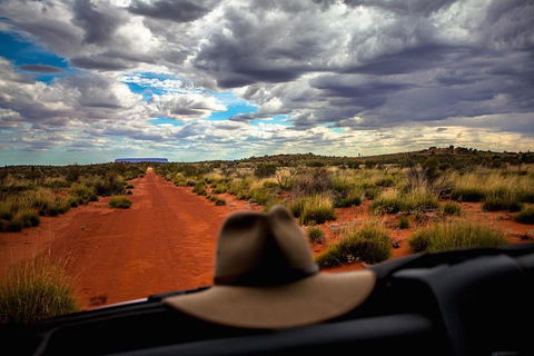 Mount Conner 4WD Small Group Tour From Ayers Rock Including Dinner - Sydney 4u 4
